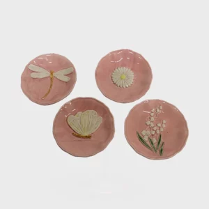 4 petites assiettes